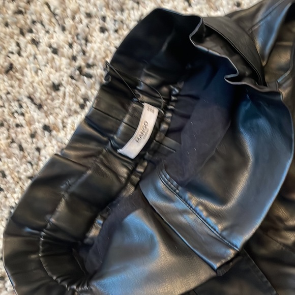 Mango faux short leather skirt size medium - Picture 2 of 2